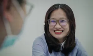 Cô gái mắc vảy nến từng 'nhiều lần muốn chết' thành sếp ngân hàng Cô gái mắc vảy nến từng 'nhiều lần muốn chết' thành sếp ngân hàng
