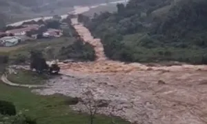 Núi lở gây lũ bùn 3 km ở Quảng Ngãi